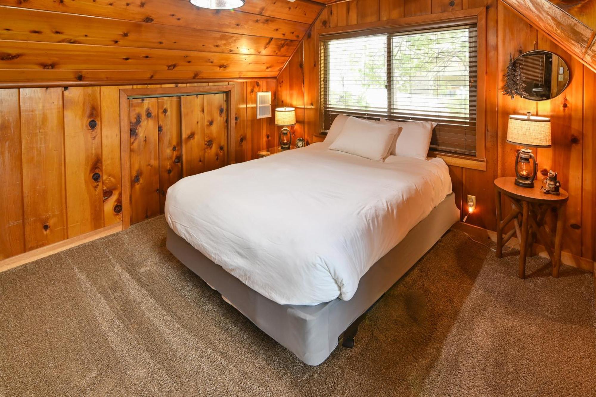 Harris Lakeview Cabin Bass Lake Exterior photo